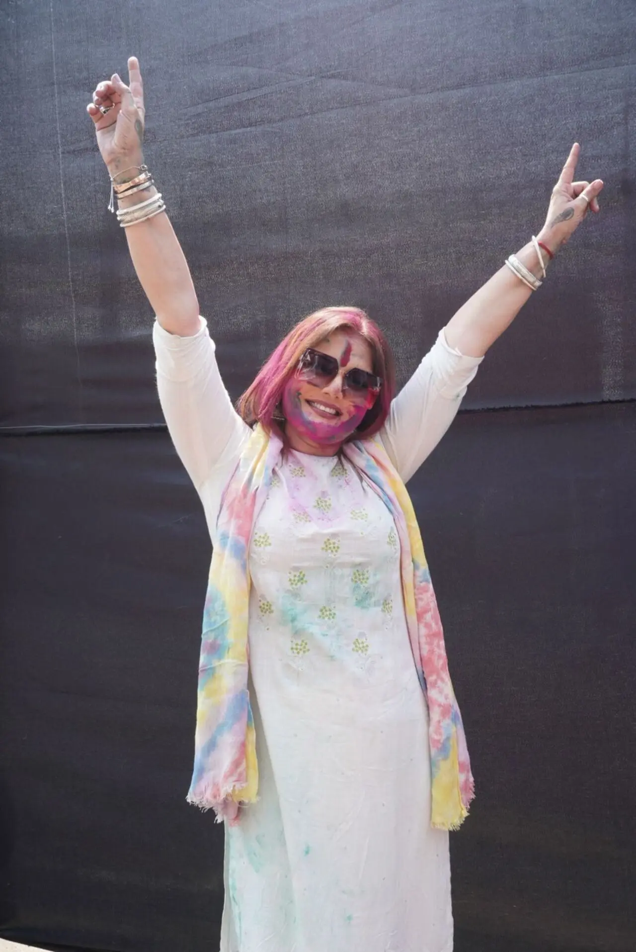 Deepshikha Nagpal turned heads at the Holi Splash Season 7 celebrations in a graceful white suit. Keeping it festive yet elegant, she embraced the traditional Holi vibe.